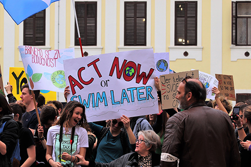 dnatured-Student-Walkout-For-Climate-Strike-Finally-Has-Politicians-Worried-About-Rising-c-levels